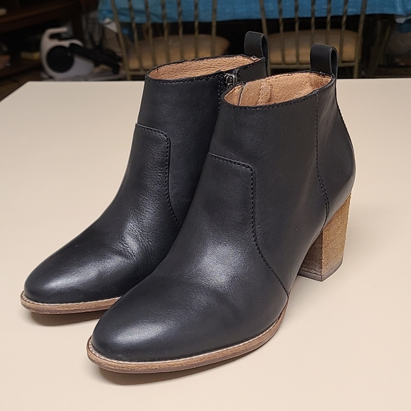 Madewell Shoes - Madewell Brenner leather side zip ankle boots size 6